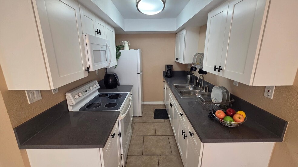 Building Photo - 286 W Palomino Dr