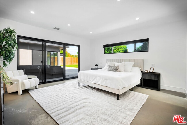 Building Photo - 6236 Sale Ave