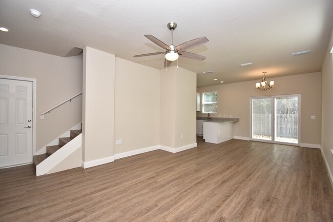 Building Photo - 2600 SW 35th Place #10 (Heather Lane)