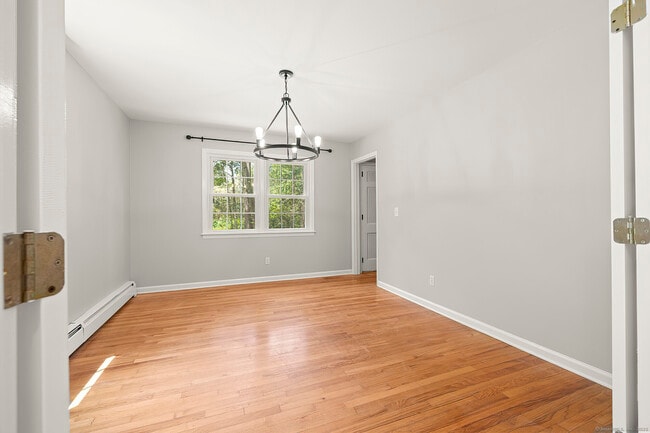 Building Photo - 61 Knollwood Dr