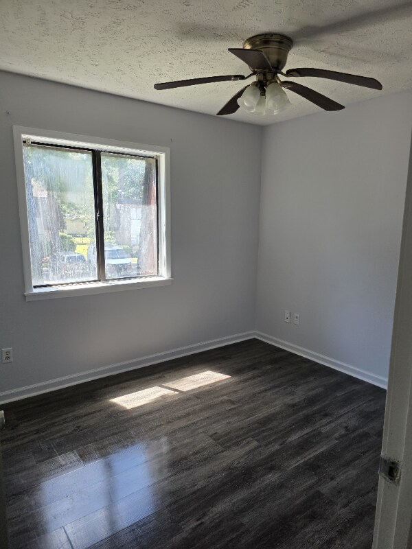 Building Photo - 615 Carter Ln