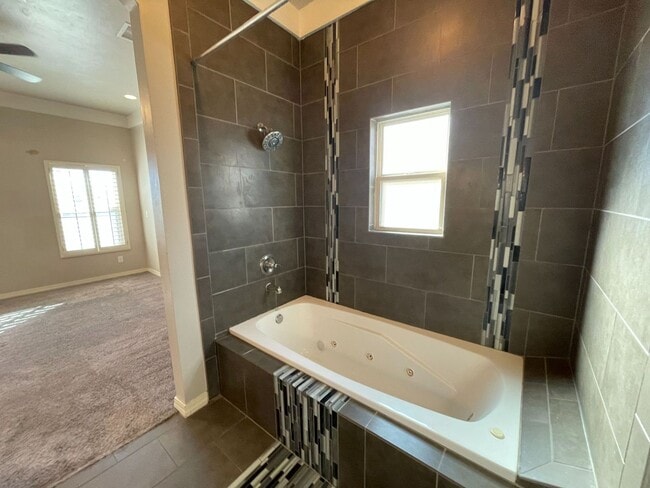 Building Photo - BEAUTIFUL EASTSIDE HOME Open House 09/02/2023 from 1:00pm to  1:30pm