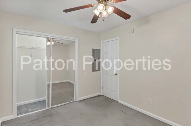 Building Photo - Summer Place Home