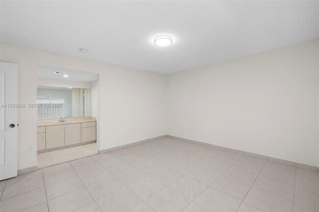 Building Photo - 2425 W 76th St