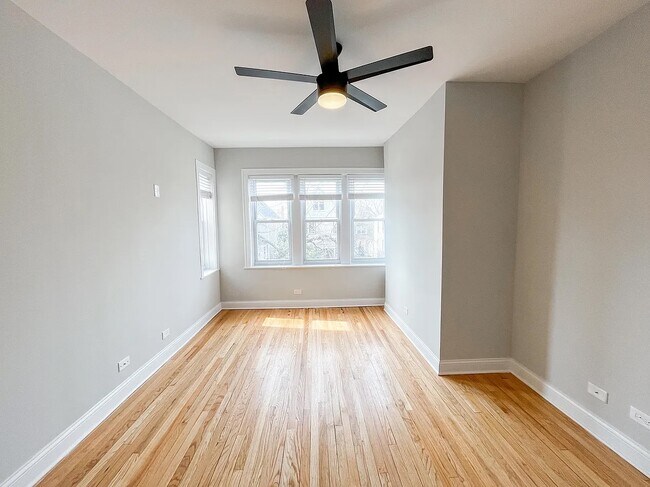 Building Photo - 3319 N Karlov Ave