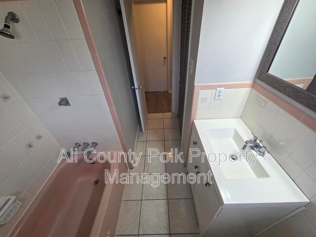 Building Photo - 602 SE 5th St