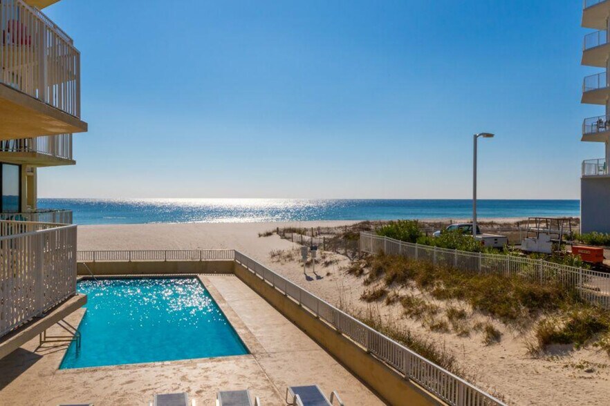 Building Photo - 505 E Beach Blvd