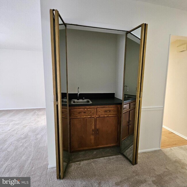 Building Photo - 15101 Glade Dr