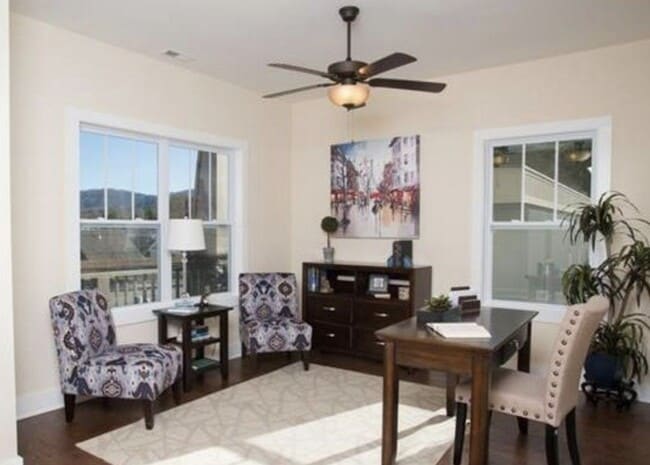 Building Photo - Weaverville