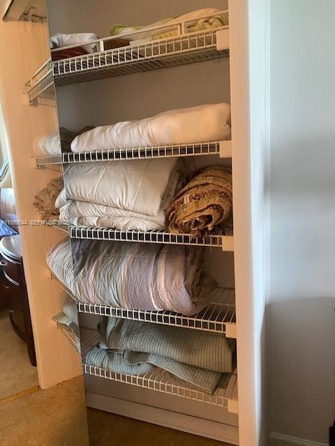 Building Photo - 6039 Collins Ave