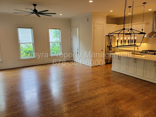 Building Photo - Luxurious 4 Bedroom Home near Grant Park!