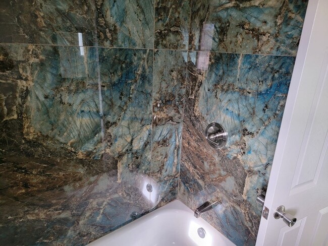 Building Photo - 3bed/1.5ba End Unit with Private Backyard & Patio