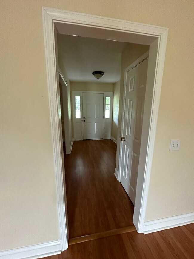 Building Photo - 789 Spence Dr