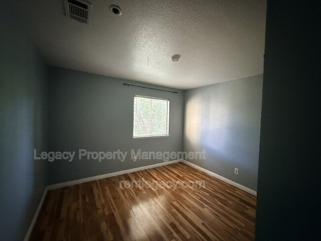 Building Photo - 1019 Dornajo Way