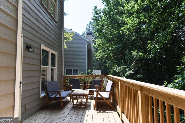 Building Photo - 304 Bridle Path
