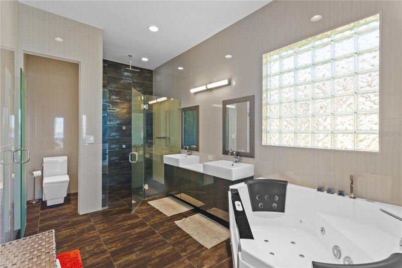Building Photo - 11734 Lake Willis Dr