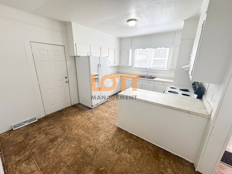 Building Photo - 519 4th Ave