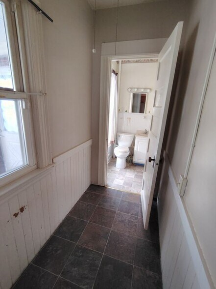 Building Photo - 2331 Midland Ave