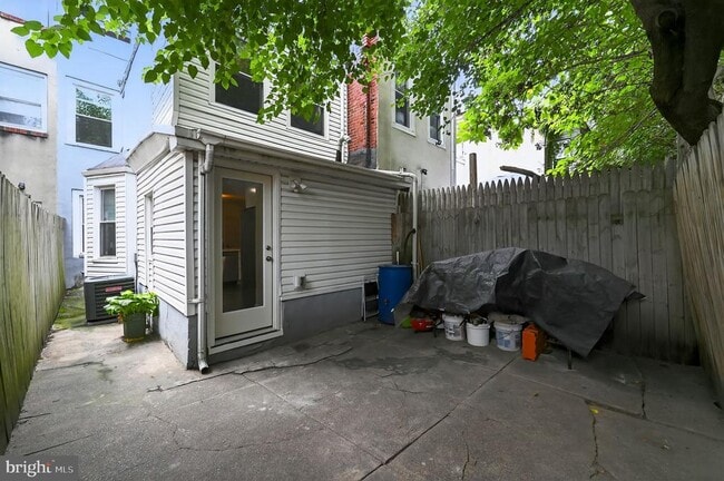 Building Photo - 2211 N Howard St