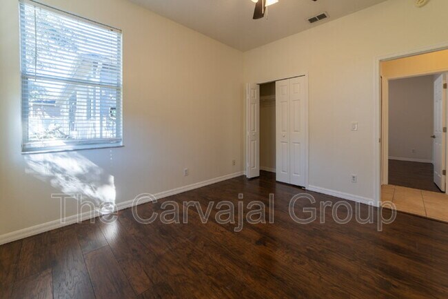 Building Photo - 423 Heather Hills Dr