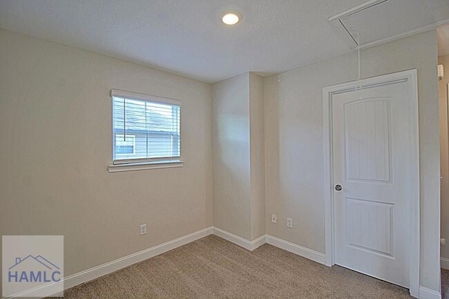 Building Photo - 681 Abode Ave