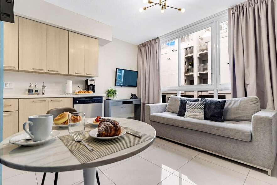 Building Photo - 1700 SW 2nd Ave