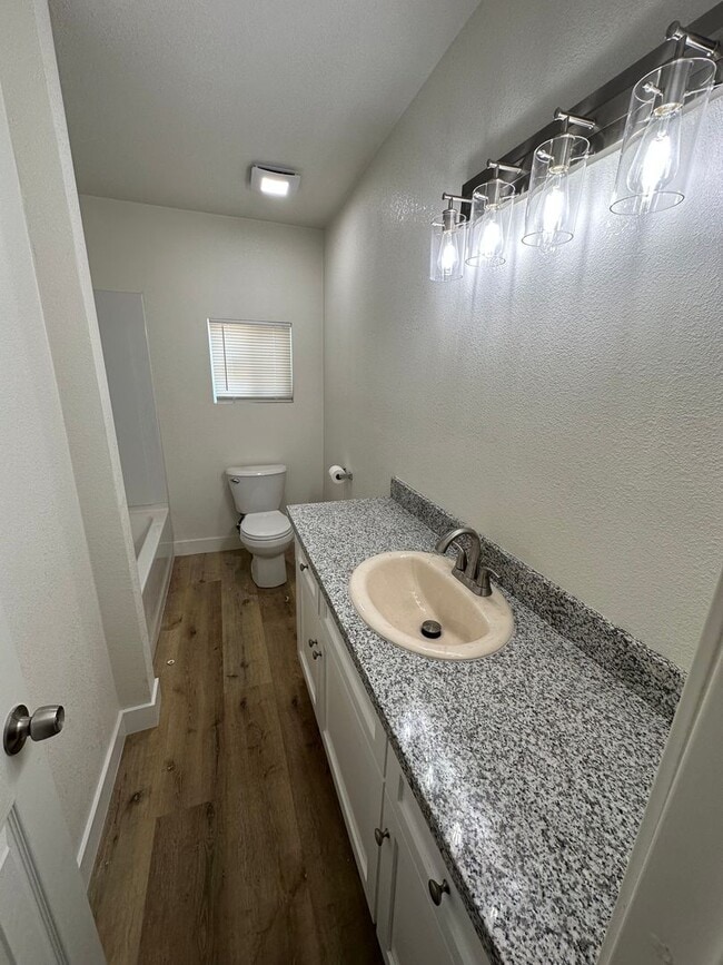 Building Photo - Charmingly remodeled