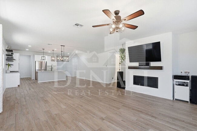 Building Photo - 4220 S Macy Cir