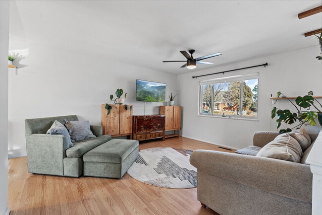 Building Photo - 1438 Laurette Dr