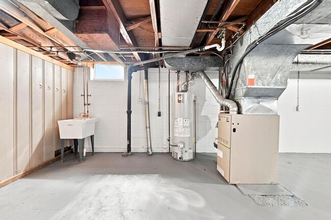 Building Photo - 11386 Hemingway St