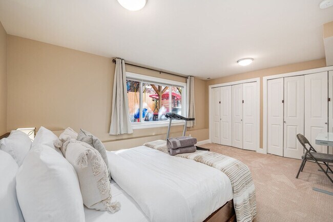 Building Photo - 4224 Francis Ave N