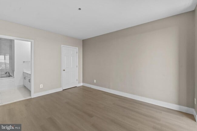 Building Photo - 100 Harborview Dr