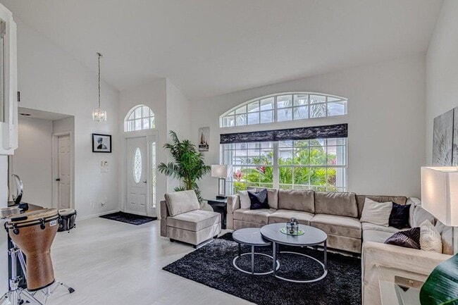 Building Photo - 18174 SE Fairview Cir