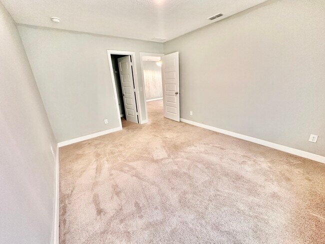 Building Photo - 1287 Bristol Pl