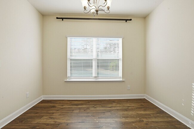 Building Photo - 52 Woodwater Cir