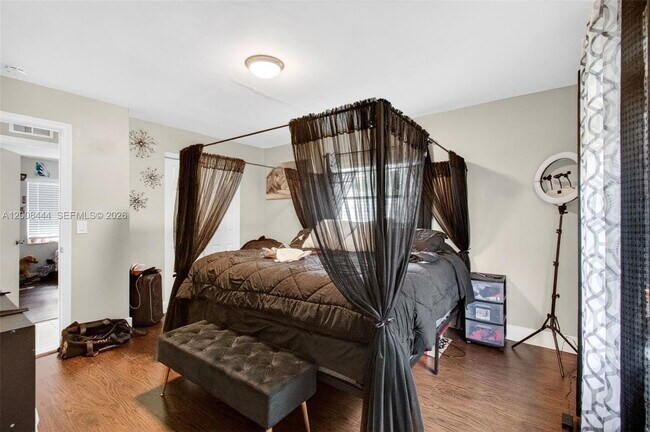 Building Photo - 10850 Eureka St