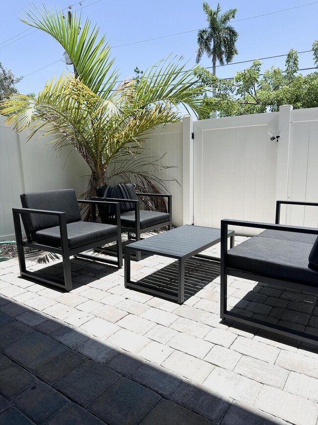 Building Photo - 69 Bandol St