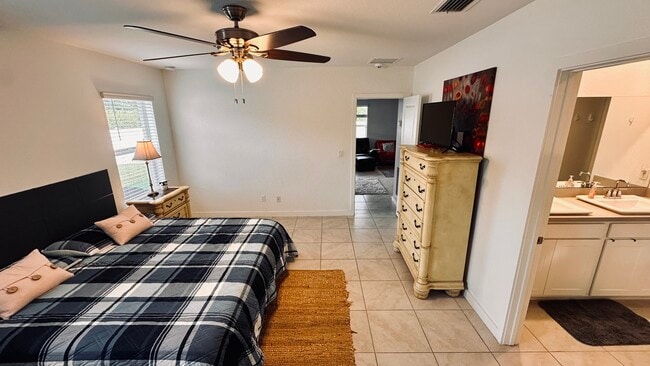 Building Photo - 3869 SE Lee St