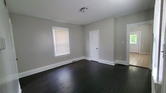 Building Photo - Beautifully updated and Spacious!  2 Bed H...