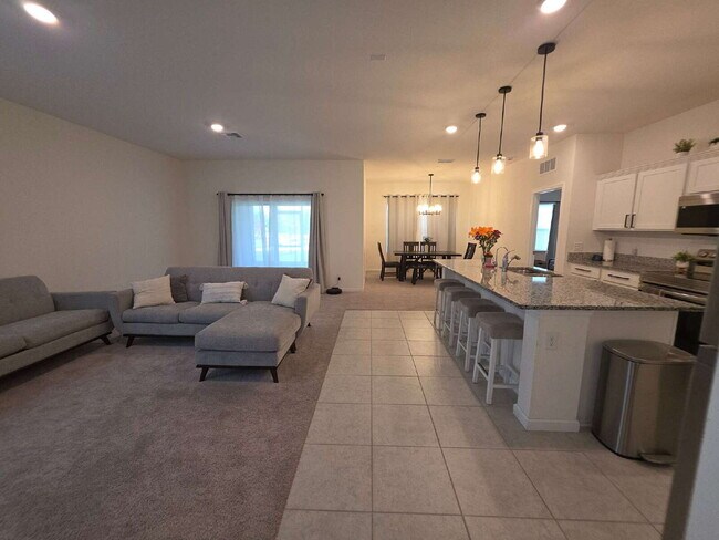 Building Photo - 2024 Like new gorgeous 4 bedroom/2 bath home close to historic Sanford