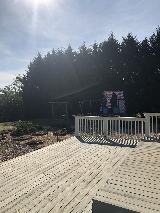 Building Photo - 1020 Joie Dr