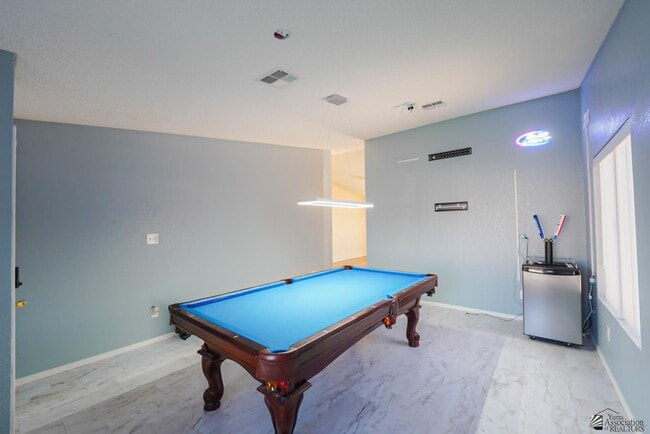 Building Photo - 643 13th St