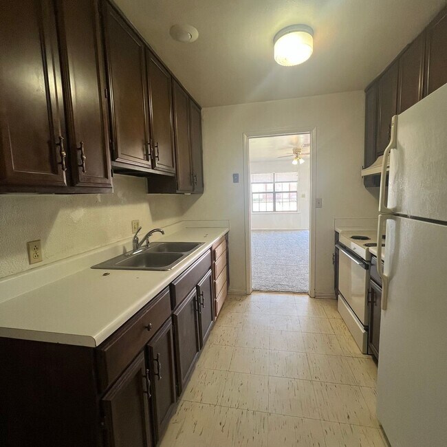 Building Photo - Small Town Living-Just A Short Drive From ...