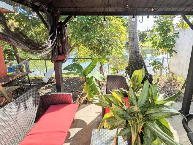 Building Photo - 2534 NW 73rd Ave