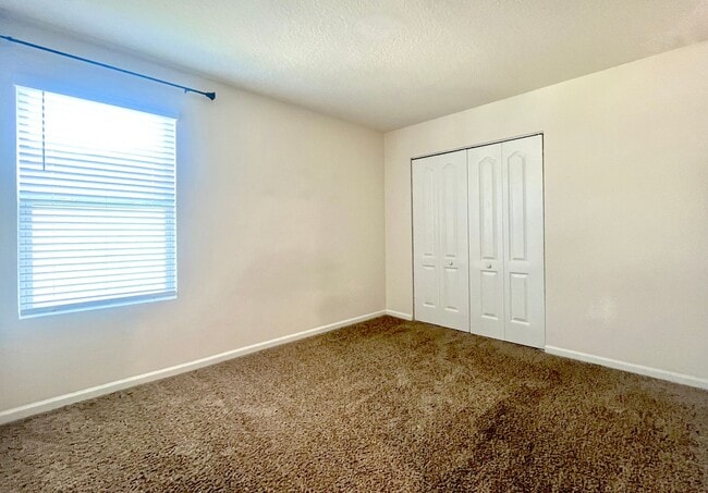 Building Photo - 131 Ashwood Cir