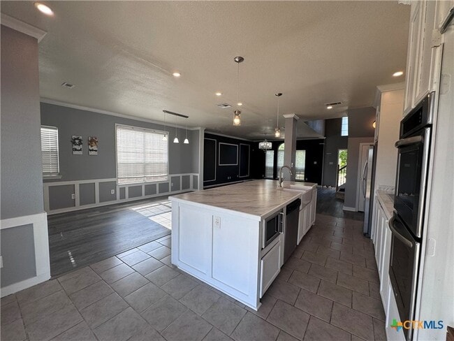 Building Photo - 701 Black Hills Trail