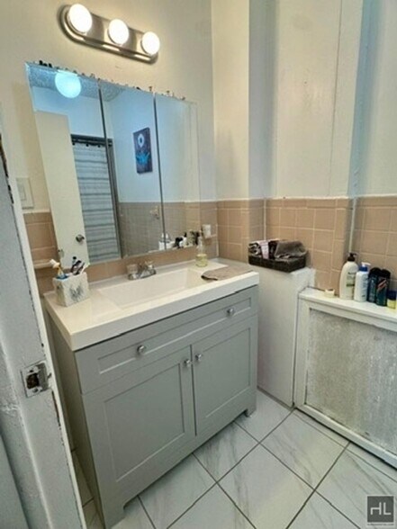 Building Photo - Amackassin Terrace, Yonkers