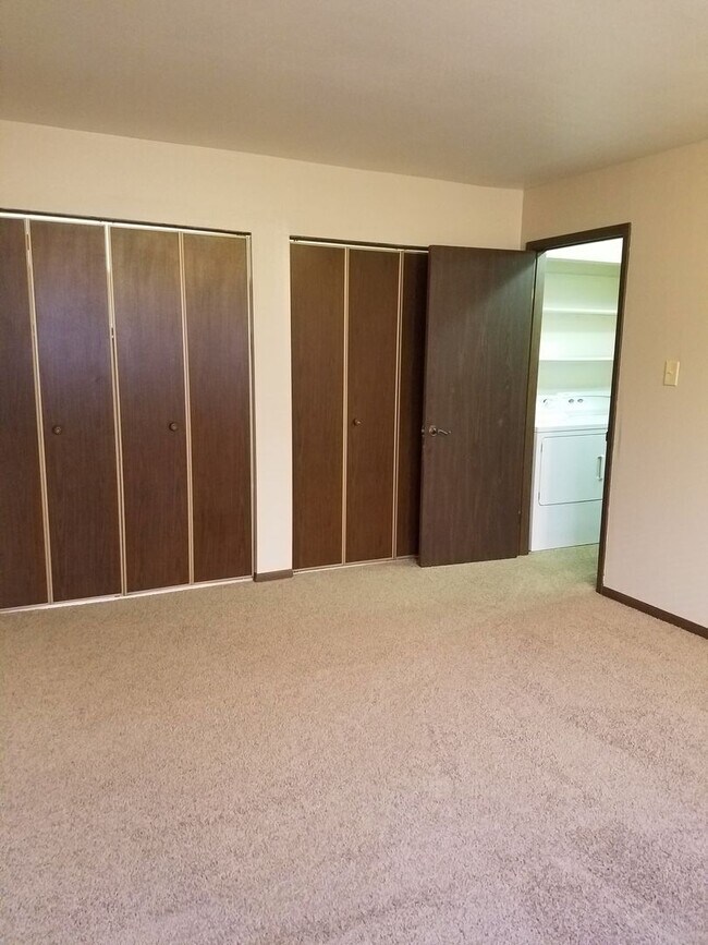 Building Photo - 936 Molello 410-414 W 14th Street