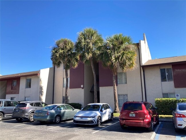 Building Photo - 3840 N Lake Dr