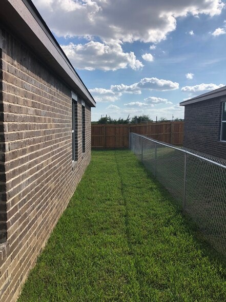 Building Photo - 5708 Lariat Ct